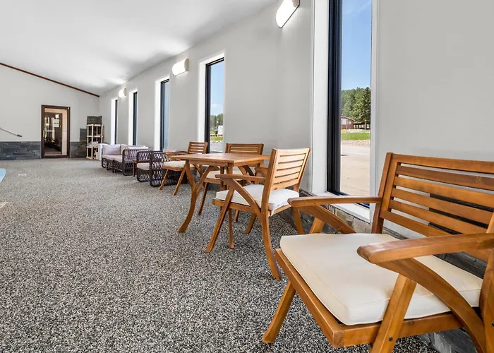 Everspring Inn & Suites