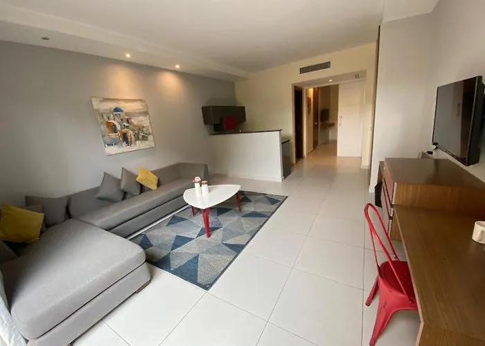 The Ray Hotel And Studios