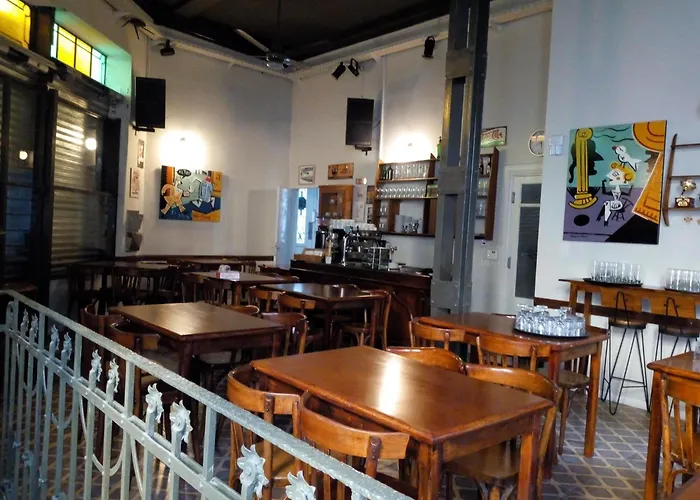 Bar De Fondo Suites