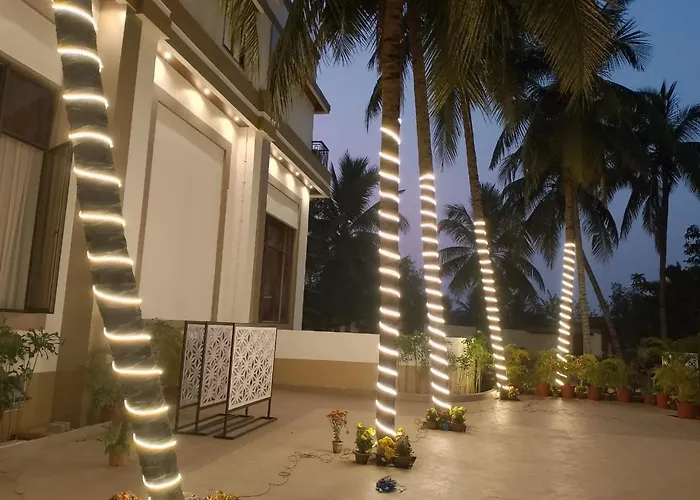 Pushpak Hotel & Convention