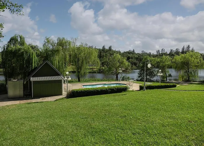 Lakefront Cottage At Lakewood