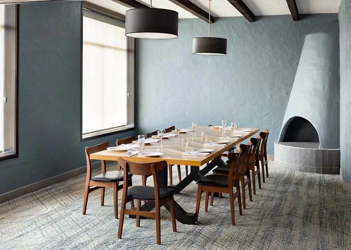 Four Points By Sheraton Edmonton South