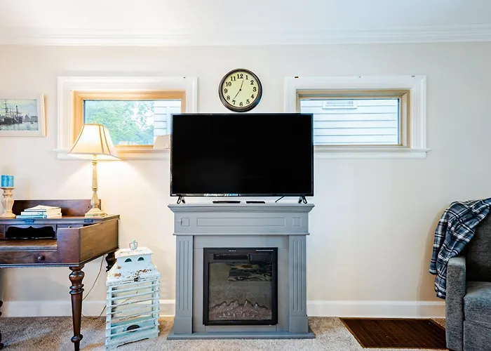 Rachel'S Private Hideaway With King Bed, Kitchen, Laundry, Parking And Big Yard