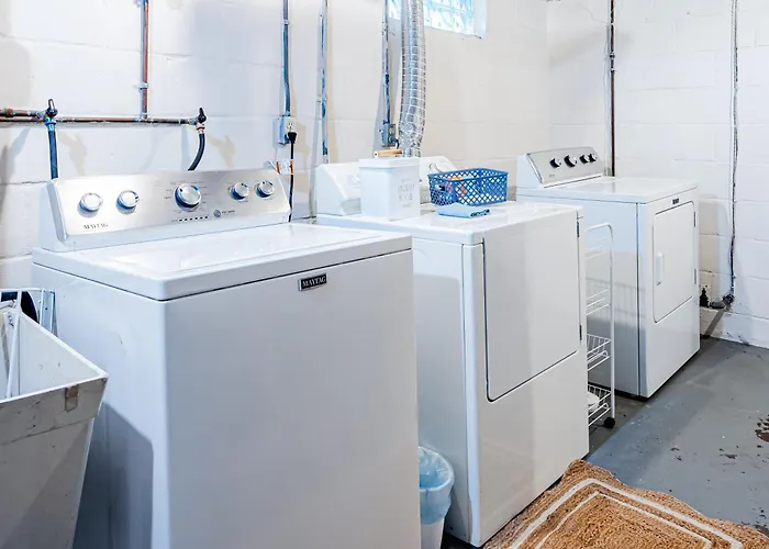 Rachel'S Private Hideaway With King Bed, Kitchen, Laundry, Parking And Big Yard