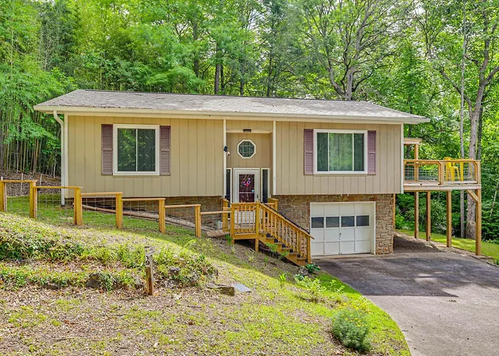 Renovated Franklin Home W/ Mountain-View Deck!