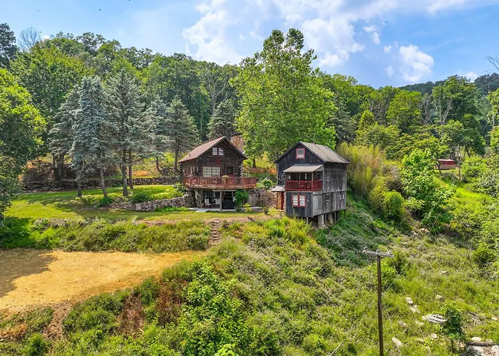 Cozy Luray Cabin W/ Views: Near Hiking Trails!