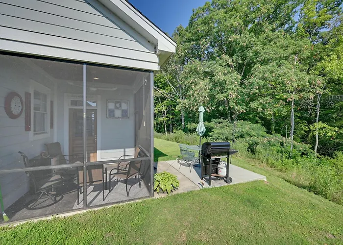 Lake Greenwood Getaway W/ On-Site Boat Ramp!