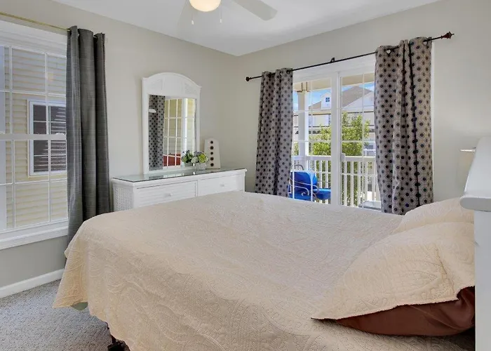 Fountain Motel Townhouse With Shared Pool