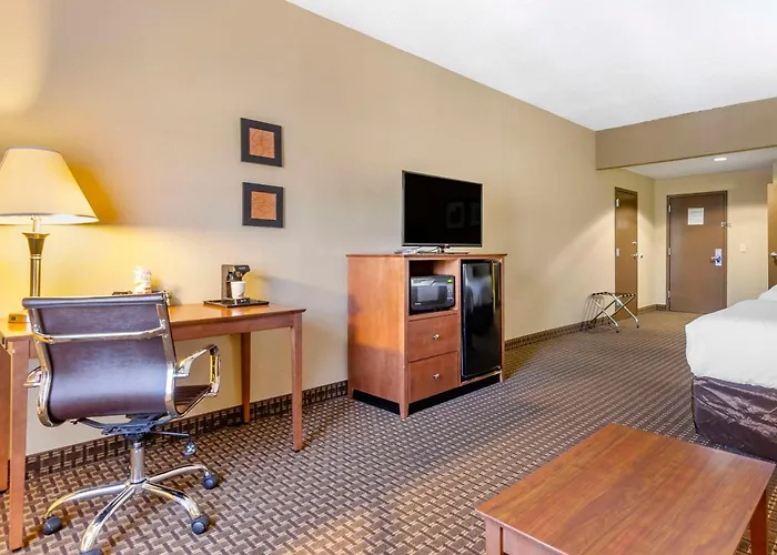 Comfort Inn & Suites Raphine - Lexington Near I-81 And I-64