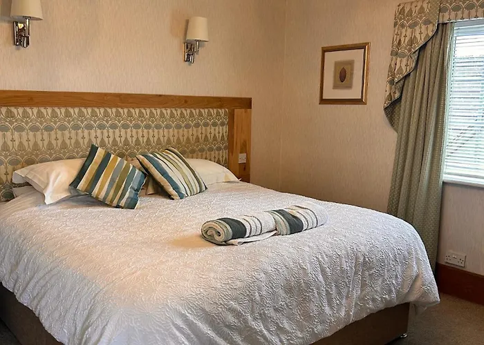 Henwick House Accommodation, Continental Breakfast Included