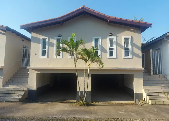 Casas Em Condominio Proximo Da Praia Com 2 Dormitorios, Churrasqueira E 3 Vagas De Garagem
