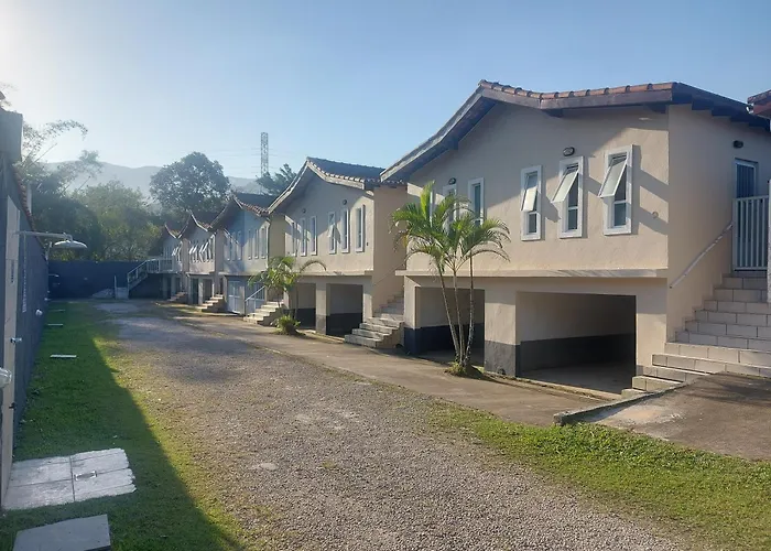Casas Em Condominio Proximo Da Praia Com 2 Dormitorios, Churrasqueira E 3 Vagas De Garagem