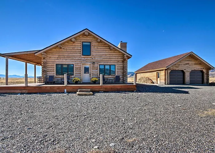 Stunning Mountain Views: Livingston Cabin W/ Deck!