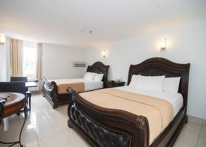 Diplomat Inn