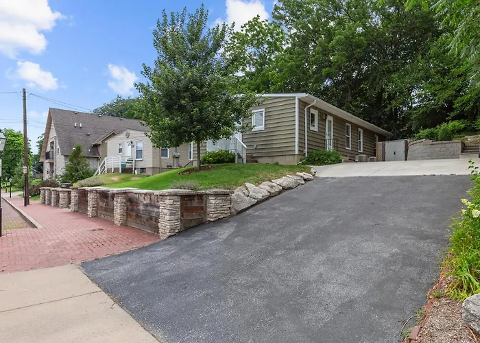 Charming Duplex On Main