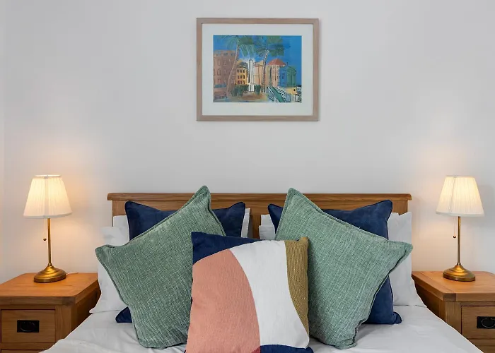 Maple House - Park View Sleeps 7