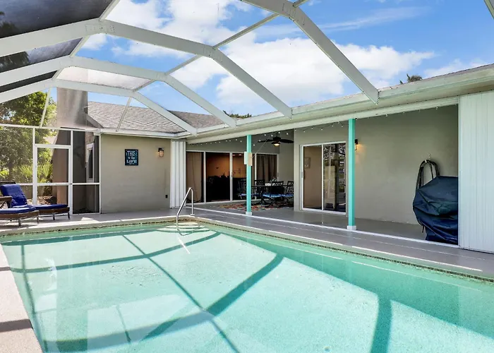 5 Beds 3 Bdr 2 Bath Heated Pool, Grill, Patio
