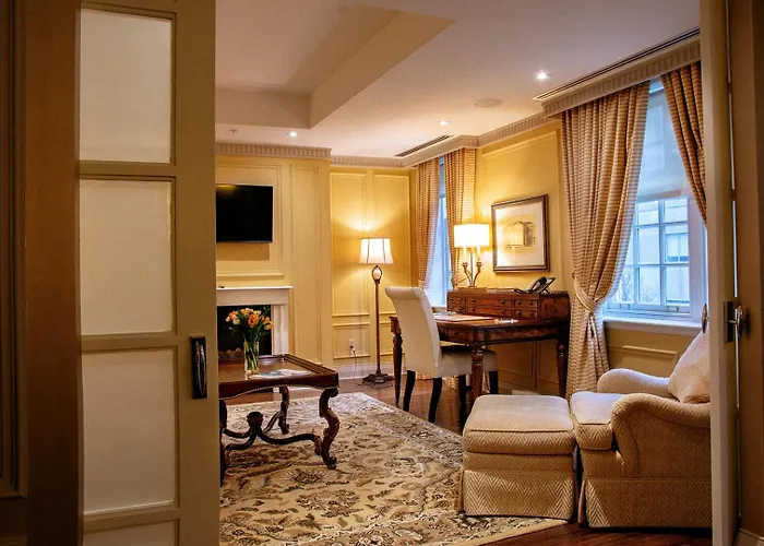 Windsor Arms Hotel