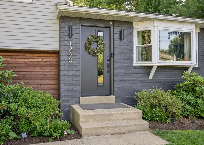 Modern Mid-Century Retreat