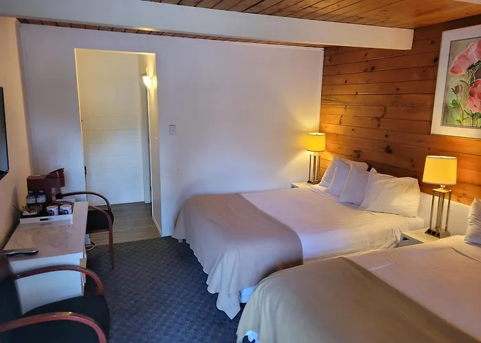 Pines Motel