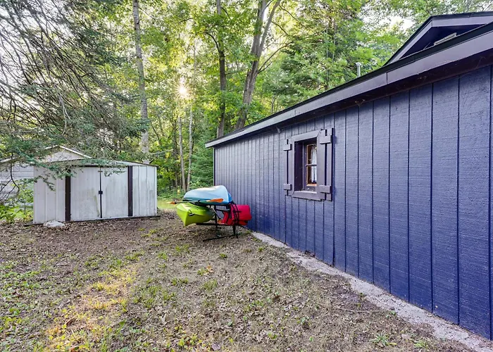 Lake Access & Kayaks: Gladwin Cottage Near Golfing