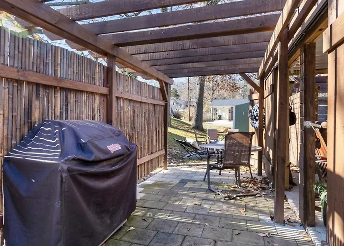 Semo Redhawks Campus Home With Hot Tub