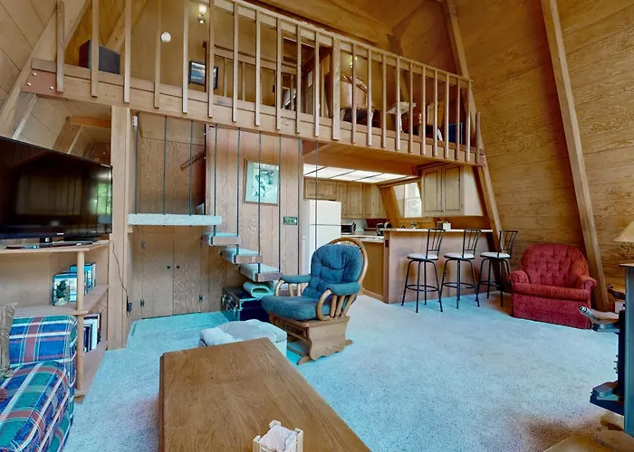 Sierra Nevada Hideaway: Cabin W/ Deck, Mtn Views