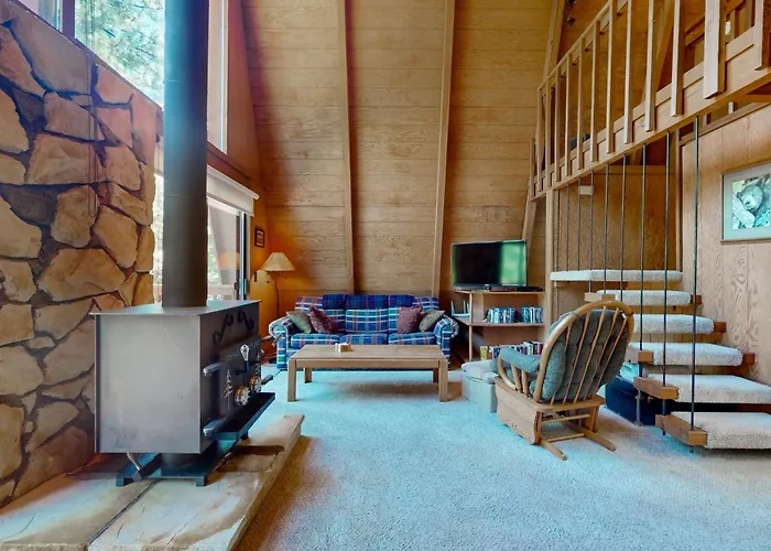 Sierra Nevada Hideaway: Cabin W/ Deck, Mtn Views