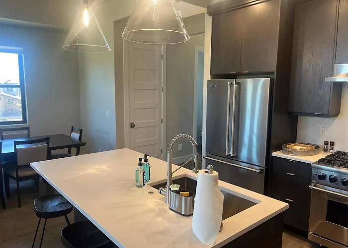 4 Bd Ski Villa With Hot Tub And Bunk Room By Lake!