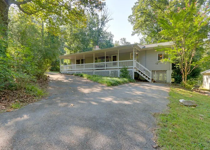 Harpers Ferry Cabin - Walk To Private Lake!