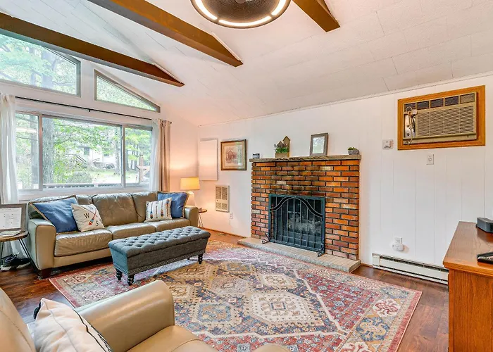Deck & Fire Pit: Pet-Friendly Pocono Lake Abode!