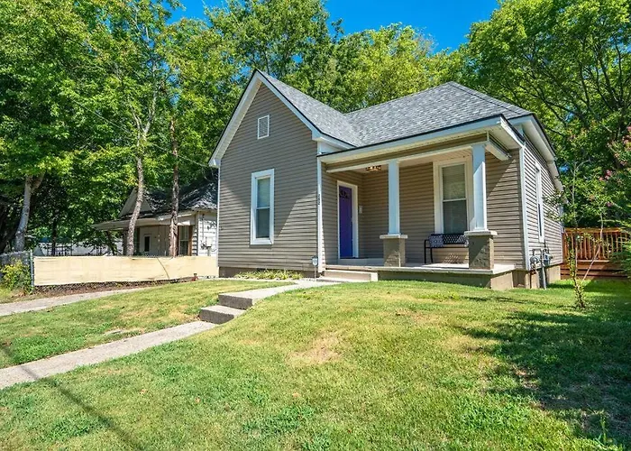 Vineyard Cottage-Pet Friendly & Walk To Oaklawn!