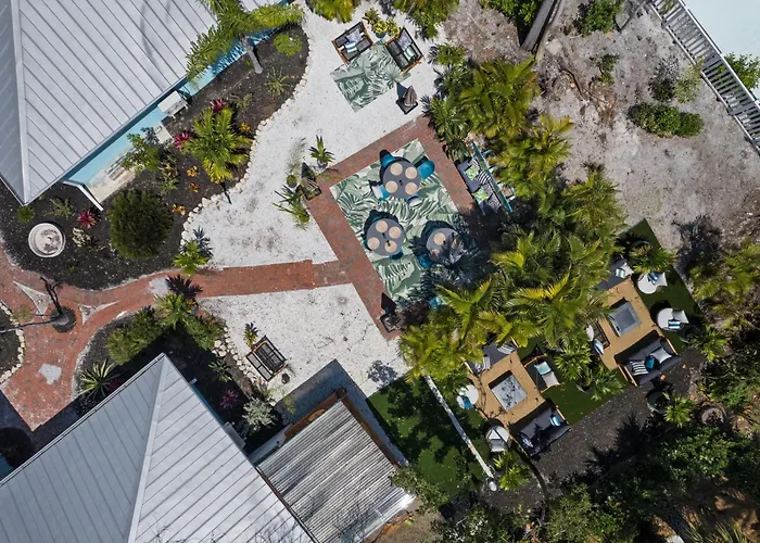 Creole Garden Cottage At Palmview Inn Of Sanibel With Bikes