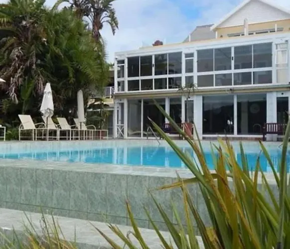 Lake Pleasant Hotel