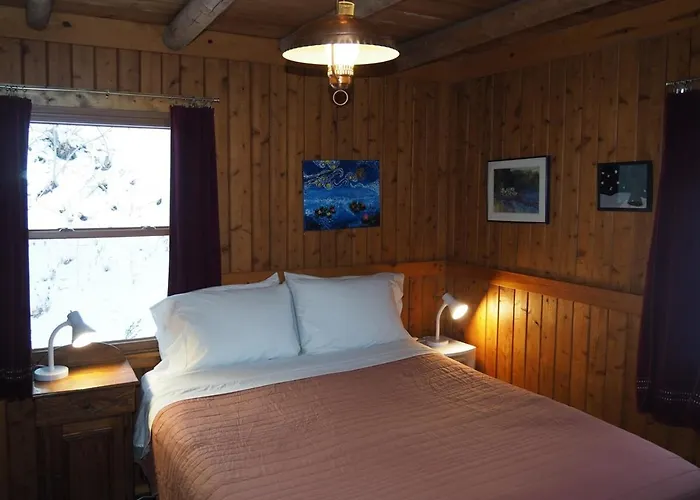 The Crystalaire Cabin - Charming And Relaxing!