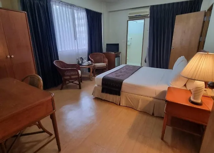 12Pm Bangkok Hotel