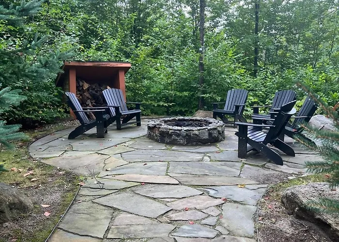 Loon Ski-Inout Chalet Sleeps 20 Pool Table