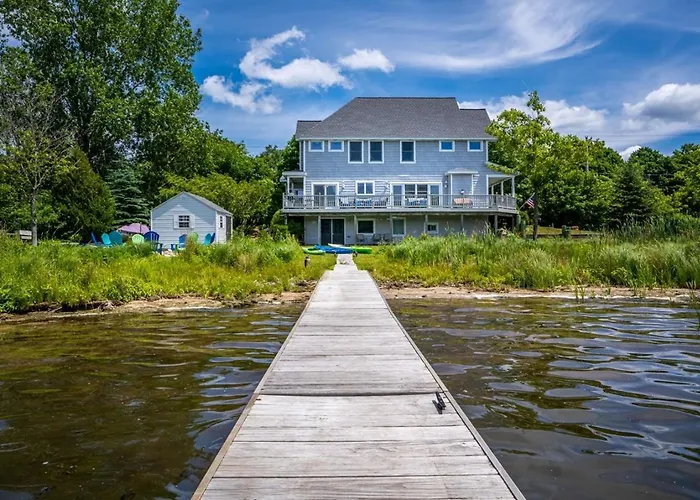 Sunset Bay - Lakefront, Large, And Gorgeous!