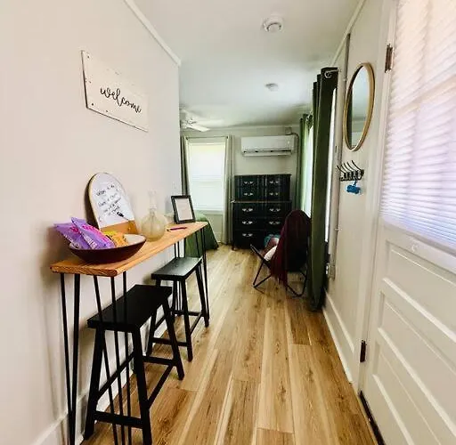 Updated, Fenced, Pet Friendly Downtown Cottage