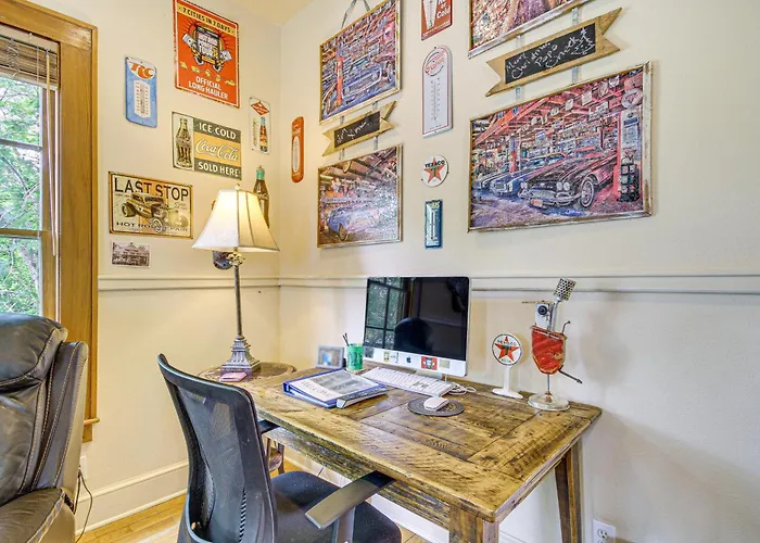 Eclectic Mandeville Home: Walk To Lakefront Park