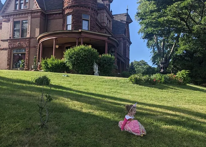 Henderson Castle Inn