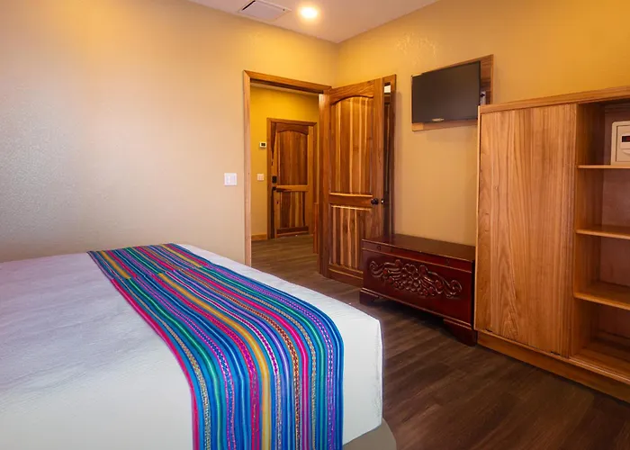Mr. Tucan Hotel