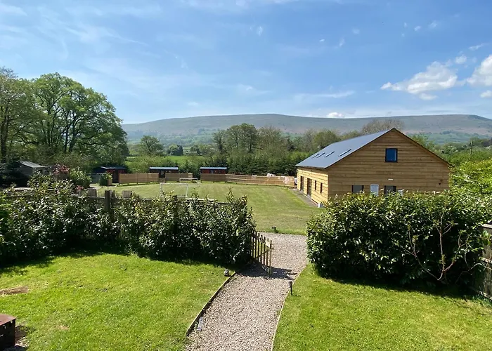 Stunning Railway Carriage With Private Hot Tub