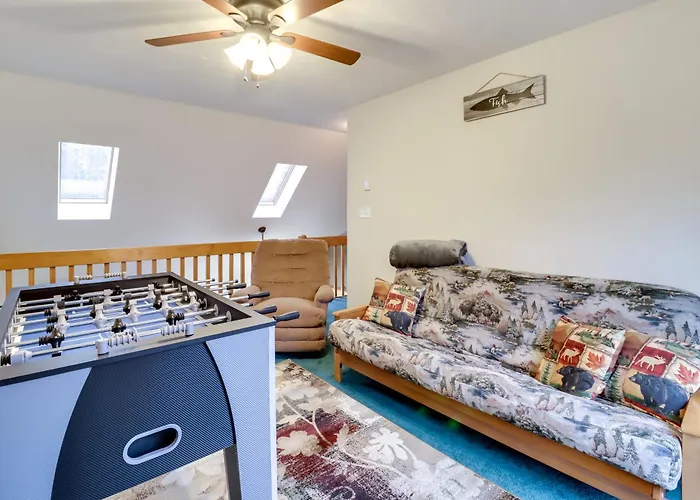 Private Hot Tub + Lake Access: Poconos Escape!