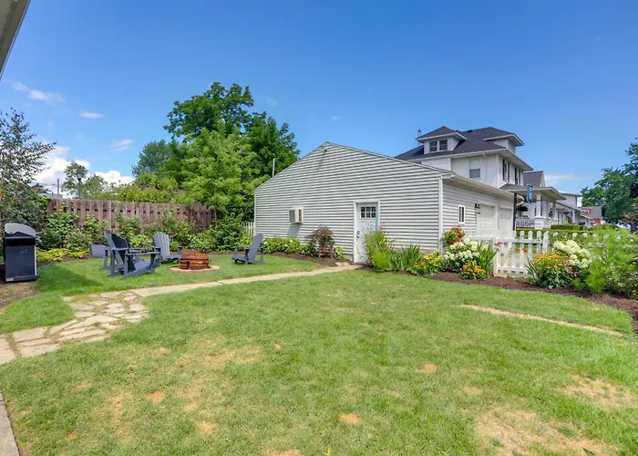 Port Clinton Home W/ Lake View - Walk To Beach!