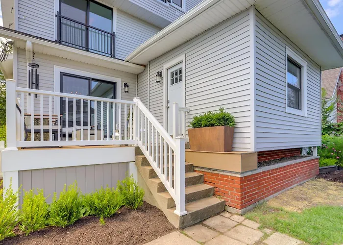 Port Clinton Home W/ Lake View - Walk To Beach!