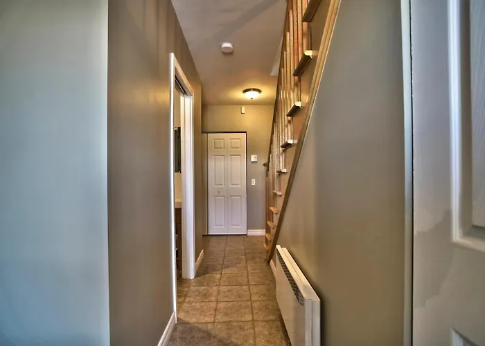 Dynamite 2-Bedroom House, Garage, Sleeps 6