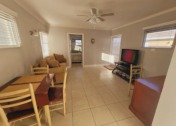 Cottage On Walking Distance To Nokomis Beach