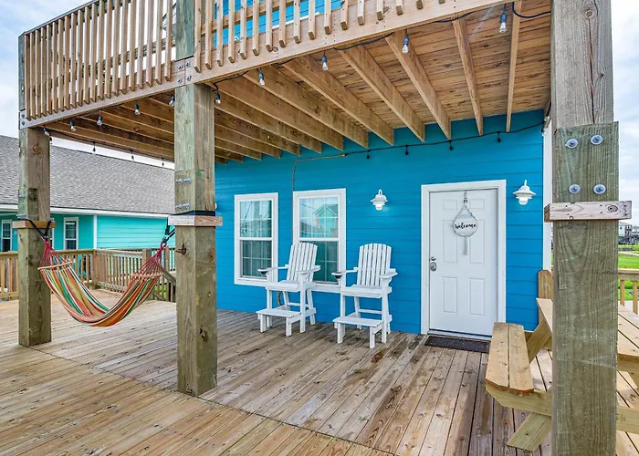 Walk To Gulf: Ocean-View Home In Crystal Beach!