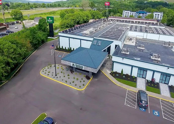 Hometowne Studios By Red Roof & Conference Center Cortland